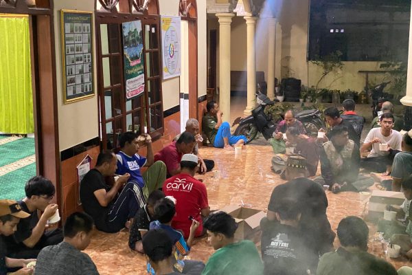 Hangatnya Kebersamaan Warga PAC LDII Dukuh di Grogol: Dari Kegiatan Bersih Masjid, Persinas Asad, dan Makan Bakso Bersama
